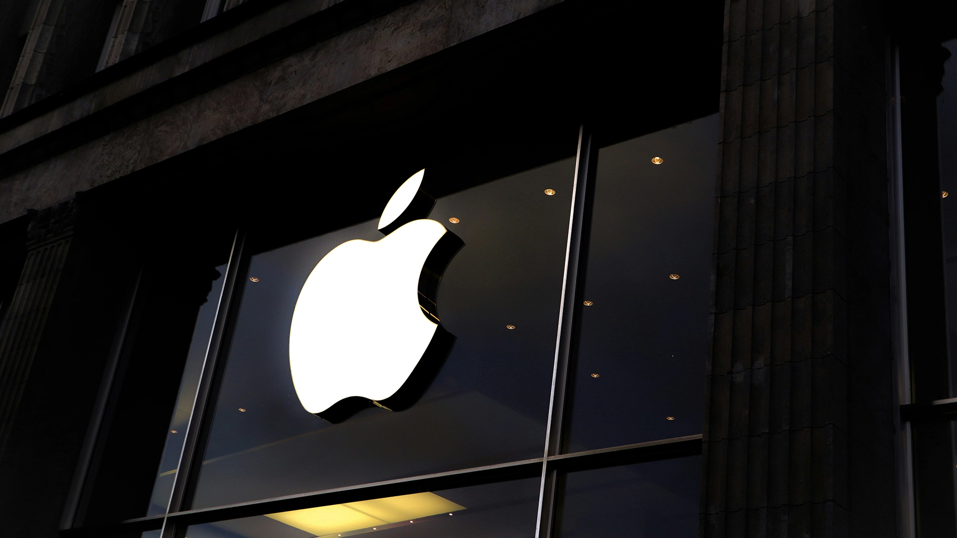 Apple да увеличи разходите за развитие на изкуствения интелект